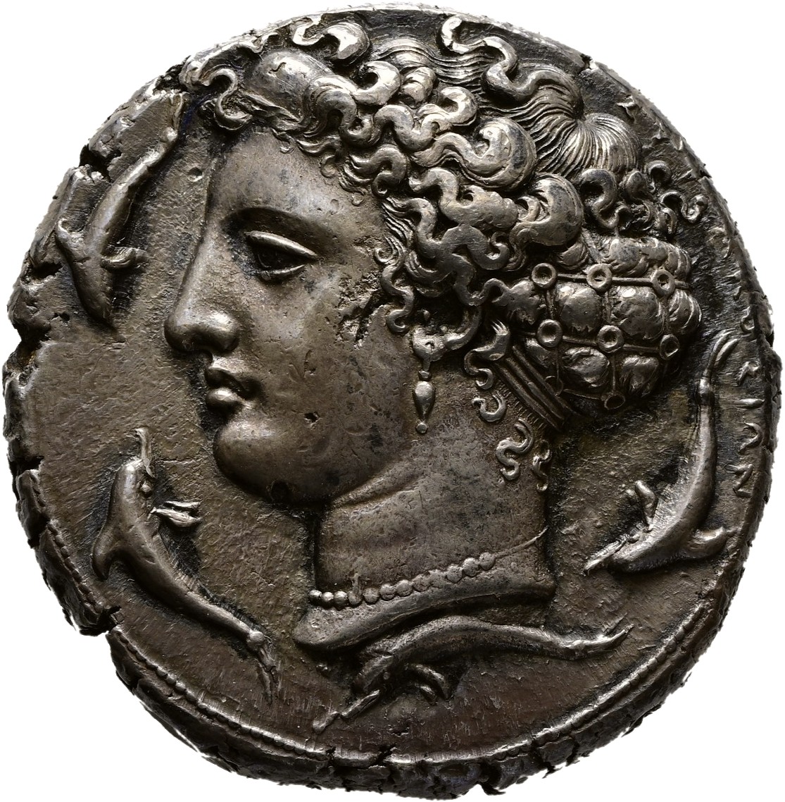 Syrakus, Dekadrachme, Revers: Kopf der Quellnymphe Arethusa, um 400 v. Chr., Silber, geprägt, Ø 35 mm, 43,28 g, © Hamburger Kunsthalle