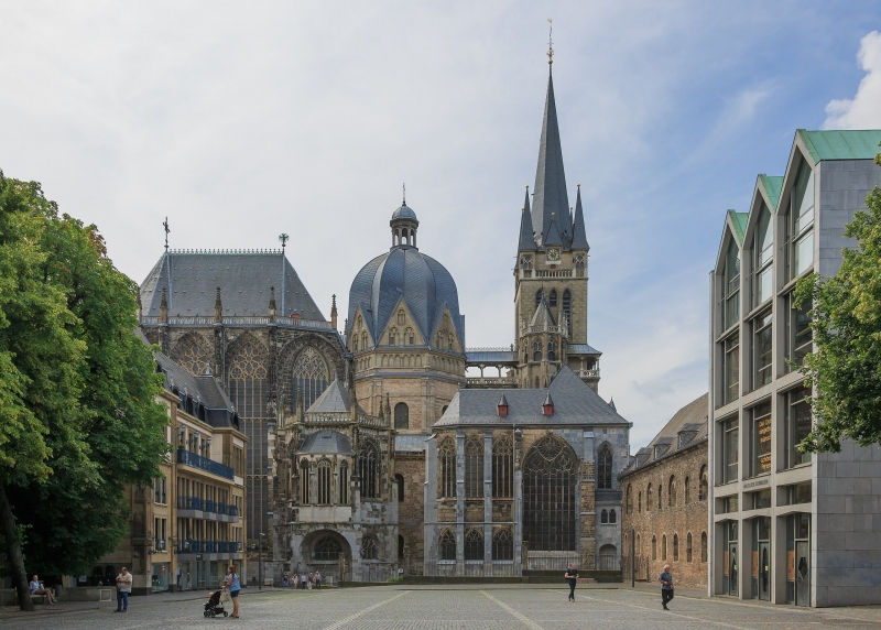 Aachener Dom mit Pfalzkapelle, © CEphoto, Uwe Aranas, CC BY-SA 3.0 (Wikimedia Commons)