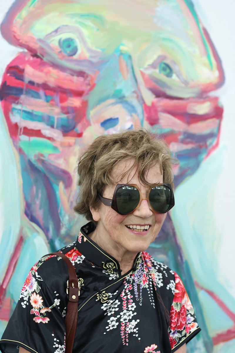 Maria Lassnig (1919–2014) in Zürich 2007 vor Sprachgitter (1999) © Maria Lassnig Stiftung / VG Bild-Kunst, Bonn 2026 Foto: © Sepp Dreissinger