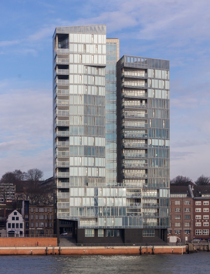 Hochhaus Kristall, Große Elbstraße 57, Hamburg. Ansicht von der Elbe, © Raimond Spekking / CC BY-SA 4.0 (via Wikimedia Commons)
