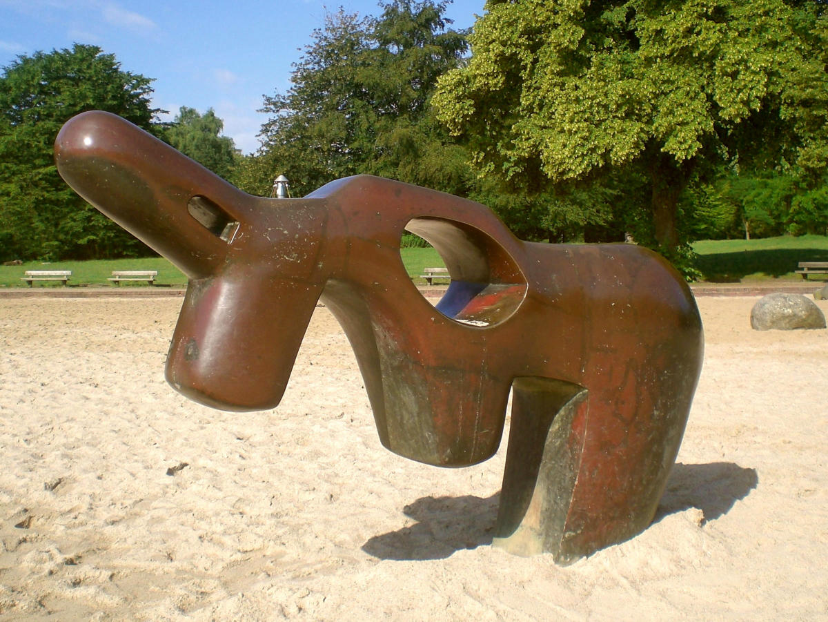 Richard Haizmann, Fabeltier (Wasserspeier), 1928-30, Bronze, 200 x 100 x 60 cm, Rekonstruktion Ursula Ritter, 1994 Richard Haizmann, Fabeltier (Wasserspeier), 1928-30, Bronze, 200 x 100 x 60 cm, Rekonstruktion Ursula Ritter, 1994