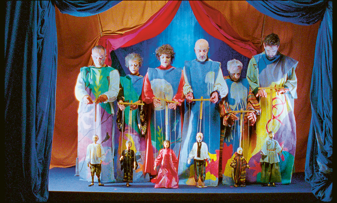 Ulla von Brandenburg: Un bal sous l'eau (Ein Unterwasserball), 2023 (still), courtesy of the artist and Art : Concept, Paris; Galerie Meyer Riegger, Berlin/Karlsruhe; Pilar Corrias Gallery, London; Produzentengalerie Hamburg Ulla von Brandenburg: Un bal sous l'eau (Ein Unterwasserball), 2023 (still), courtesy of the artist and Art : Concept, Paris; Galerie Meyer Riegger, Berlin/Karlsruhe; Pilar Corrias Gallery, London; Produzentengalerie Hamburg